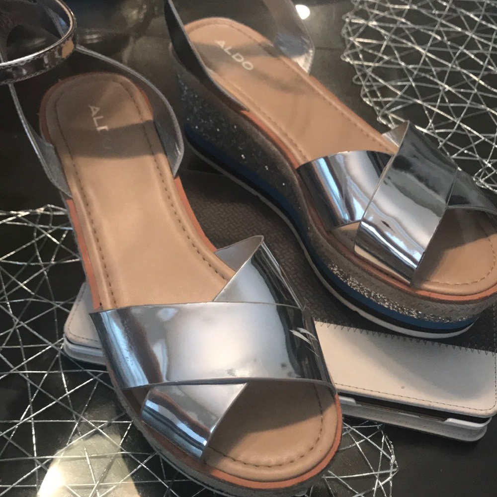 Platform sandals - Picture 1 of 5